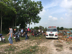 Người đàn ông chết trong tư thế treo cổ tại lô cao su ở Bình Dương