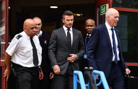 Video: Cựu danh thủ Beckham bị treo bằng nửa năm vì dùng điện thoại khi lái xe