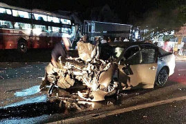 Xe khách đối đầu ô tô 4 chỗ, 5 người thương vong