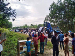 Container đâm liên hoàn ô tô tải và 2 xe máy, đường tránh phía Nam hầm Hải Vân kẹt cứng