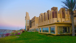 Tấn công khách sạn hạng sang tại Pakistan, nhiều người bị thương