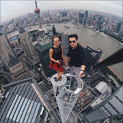 Video: Cặp phượt thủ liều mạng chỉ để chụp ảnh selfie câu like