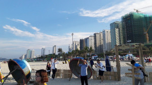 Hàng loạt nhà hàng, khách sạn ven biển Đà Nẵng sai phạm xây dựng, xả nước bẩn ra biển