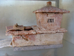 ‘Kẻ cướp mộ’ đào rỗng núi tìm báu vật và những chuyện khó tin trên núi Phượng Hoàng