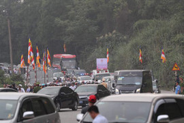 Video: Khai mạc Đại lễ Vesak 2019, đường vào chùa Tam Chúc tắc dài hàng km