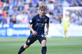Công Phượng tóc vàng hoe, tả xung hữu đột ở Incheon United