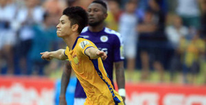 Siêu phẩm của tài năng trẻ Thanh Hóa đẹp nhất vòng 9 V-League