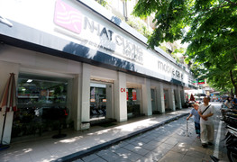 Video: Trung tâm bảo hành Nhật Cường Mobile vẫn đón khách sau khi ông chủ bị khởi tố