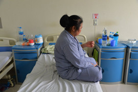 Sợ đau, thà chết không chịu phẫu thuật, người phụ nữ bị 'lừa' đi ăn cỗ để đến bệnh viện