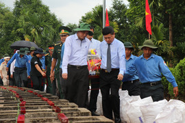 Truy điệu 17 hài cốt liệt sĩ từ Campuchia về với đất mẹ