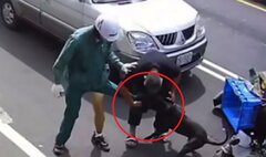 Clip: Bị xích trên xe tải, chó pitbull hung dữ vẫn lao tới cắn xé người đi đường