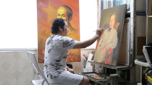 Video: Gặp Họa sĩ vẽ hơn 2.000 bức chân dung Bác Hồ