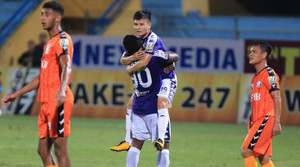 Pha ghi bàn như trong sách giáo khoa của Hùng Dũng đẹp nhất vòng 10