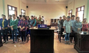 15 kẻ kích động gây rối, ném đá công an ở Quảng Ngãi lĩnh án