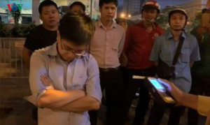 Clip: Tài xế ô tô say xỉn, cãi tay đôi, chống đối CSGT bị phạt 17 triệu đồng ở Hà Nội