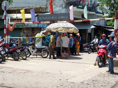 Ba người trong gia đình chết tại căn phòng ở Bình Dương