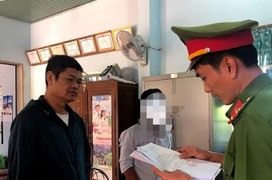 Mâu thuẫn tiền bạc, người đàn ông châm lửa đốt đối thủ