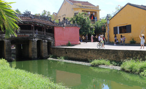 Biểu tượng 4 thế kỷ của phố cổ Hội An gồng gánh nỗi lo ‘2 trong 1’