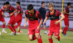 Công Phượng hội quân cùng ĐT Việt Nam tập buổi đầu tiên ở Thái Lan