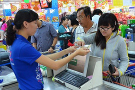 Siêu thị lại trả tiền thừa bằng kẹo, viện lý do thiếu tiền lẻ 