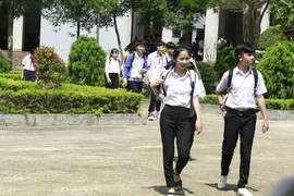 Hàng nghìn thí sinh tranh suất vào trường chuyên phố núi