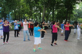 Video: Xem các cụ bà nhảy hiphop ở Hồ Gươm