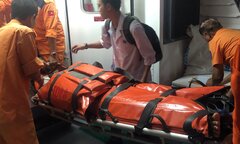 Tức tốc đưa ngư dân nguy kịch ngoài khơi vào đất liền điều trị