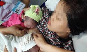 Sản phụ ở Quảng Nam sinh đôi: Một bé sinh trong toilet, một bé ở bệnh viện