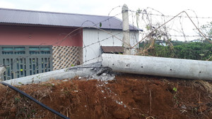 Trụ điện gãy đôi đè chết một công nhân ở Lâm Đồng