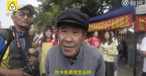 Cụ ông nhặt rác 72 tuổi thi đại học 19 lần khiến dân mạng thán phục