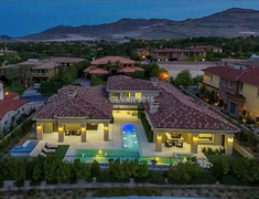 Loạt bất động sản đồ sộ của vợ chồng 'siêu lừa' thế giới