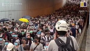 Video: Hàng nghìn người Hong Kong tiếp tục biểu tình rầm rộ phản đối luật dẫn độ