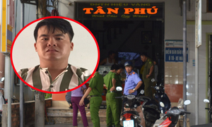 Nhân viên bán hàng hội chợ đi cướp tiệm vàng