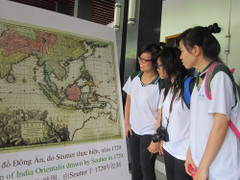 Là sinh viên khoa Sử nhưng hiểu biết ngây ngô, nhận thức mơ hồ về lịch sử