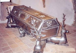 Thú chơi quan tài bạc tỷ của đại gia Việt