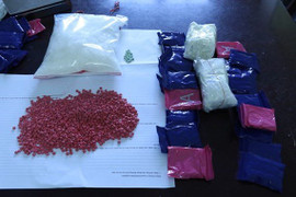 Bắt kẻ vận chuyển 1kg ma túy đá và 10.000 viên hồng phiến ở Hà Tĩnh