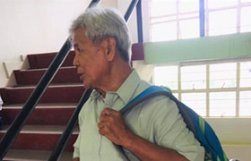 Cụ ông ở Philippines học đại học dù 75 tuổi