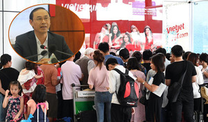 Thứ trưởng GTVT: 'Sẽ khiển trách hãng bay để hủy chuyến hàng loạt'