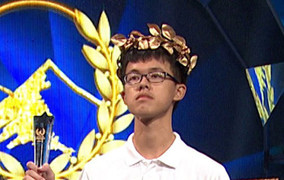 Video: Màn 'lội ngược dòng' xuất sắc của nam sinh Đắk Lắk ở phần Về đích Olympia