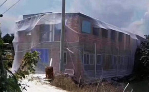 Video: Mắc màn cho nhà 2 tầng để tránh muỗi