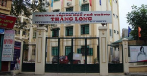 Phụ huynh 'sốc' khi điểm chuẩn trường THPT top đầu Hà Nội giảm mạnh