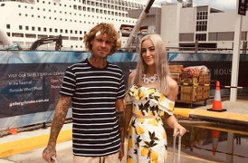 Cặp tình nhân lượm ve chai kiếm tiền tổ chức đám cưới