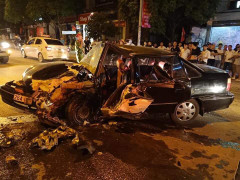 Clip: Kinh hoàng khoảnh khắc hai ô tô đấu đầu khiến 4 người bị thương ở Sơn La