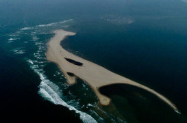 Gần 3 tháng, đảo ‘khủng long’ ở Quảng Nam dài thêm 100m