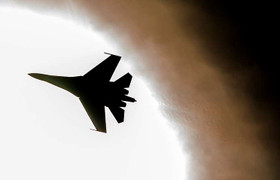 Video: Cận cảnh tiêm kích Nga ‘rượt đuổi’ B-52H của Mỹ