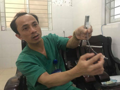Lời kể của bác sĩ về 7 phút sinh tử cứu cháu bé hóc thạch