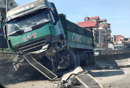 Ba xe tải tông liên hoàn trên Quốc lộ 1A ở Nghệ An