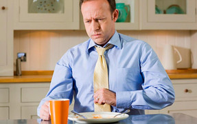 Điều gì xảy ra với cơ thể nếu bạn ăn quá no?