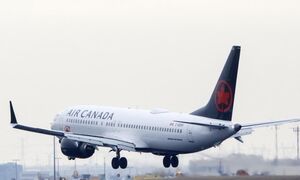 Hành khách tỉnh dậy giữa đêm tối và máy bay không bóng người: Hãng hàng không lên tiếng