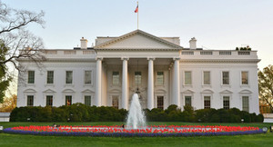 Nhà Trắng bị phong tỏa, đặc vụ Mỹ tìm thấy bưu phẩm đáng ngờ